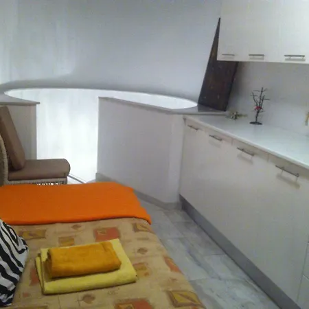 Penthouse *roof Garden* Pool* Gym-finikoudes Beach Lägenhet *