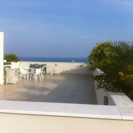 Penthouse *roof Garden* Pool* Gym-finikoudes Beach Lägenhet
