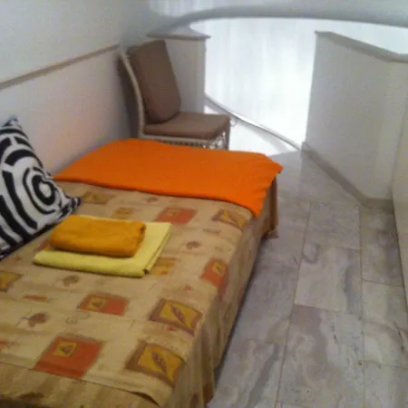 Penthouse *roof Garden* Pool* Gym-finikoudes Beach Larnaca