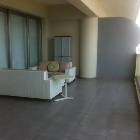 Penthouse *roof Garden* Pool* Gym-finikoudes Beach