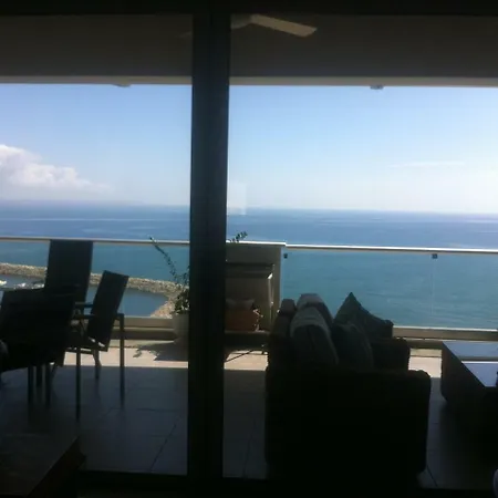 Penthouse *roof Garden* Pool* Gym-finikoudes Beach Lägenhet Larnaca