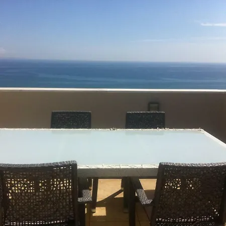 Penthouse *roof Garden* Pool* Gym-finikoudes Beach Lägenhet Larnaca